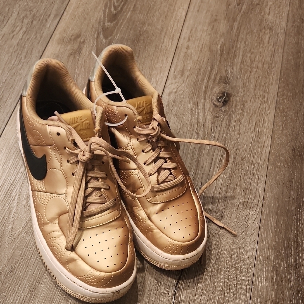 Nike Air Tan Sneakers